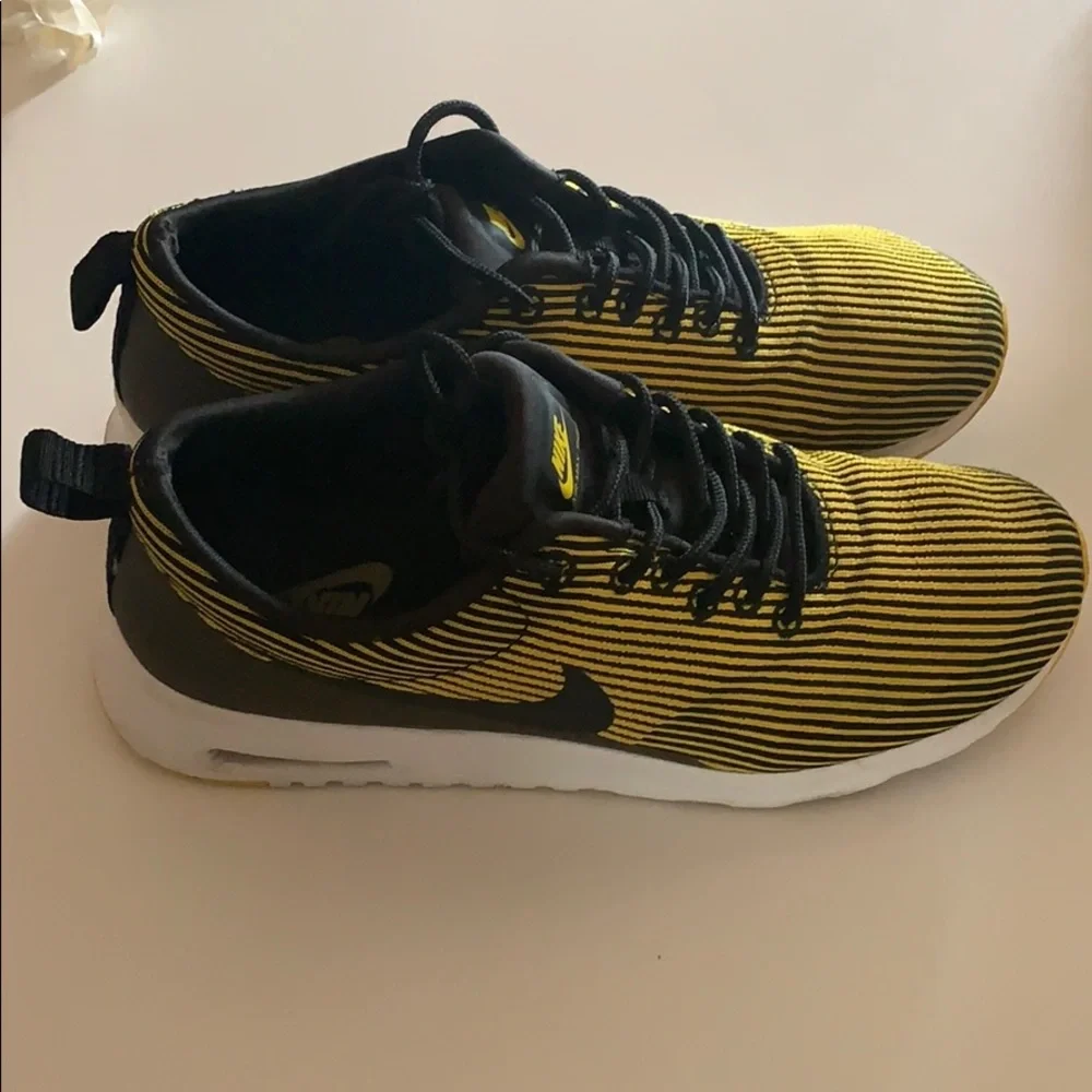 Nike‎ air max black and yellow